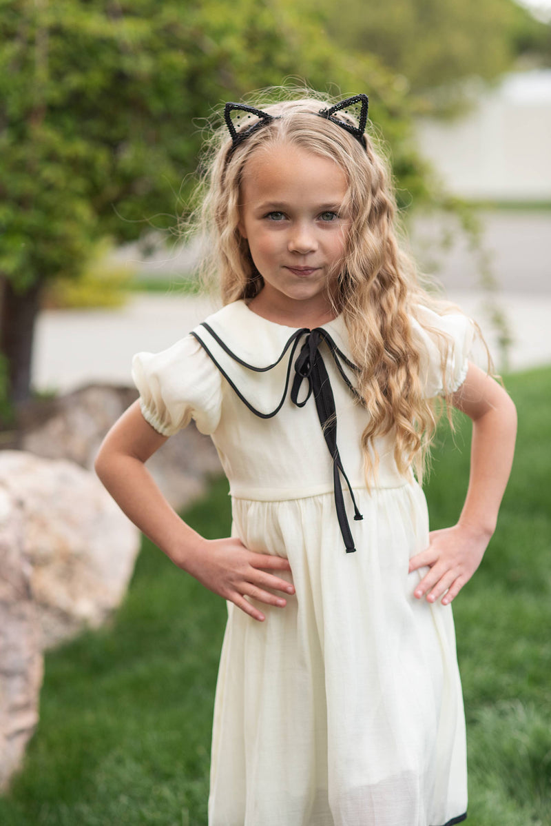 Kids Ivory & Black Ribbon Puff Sleeve Double Collar Dress : 3/4