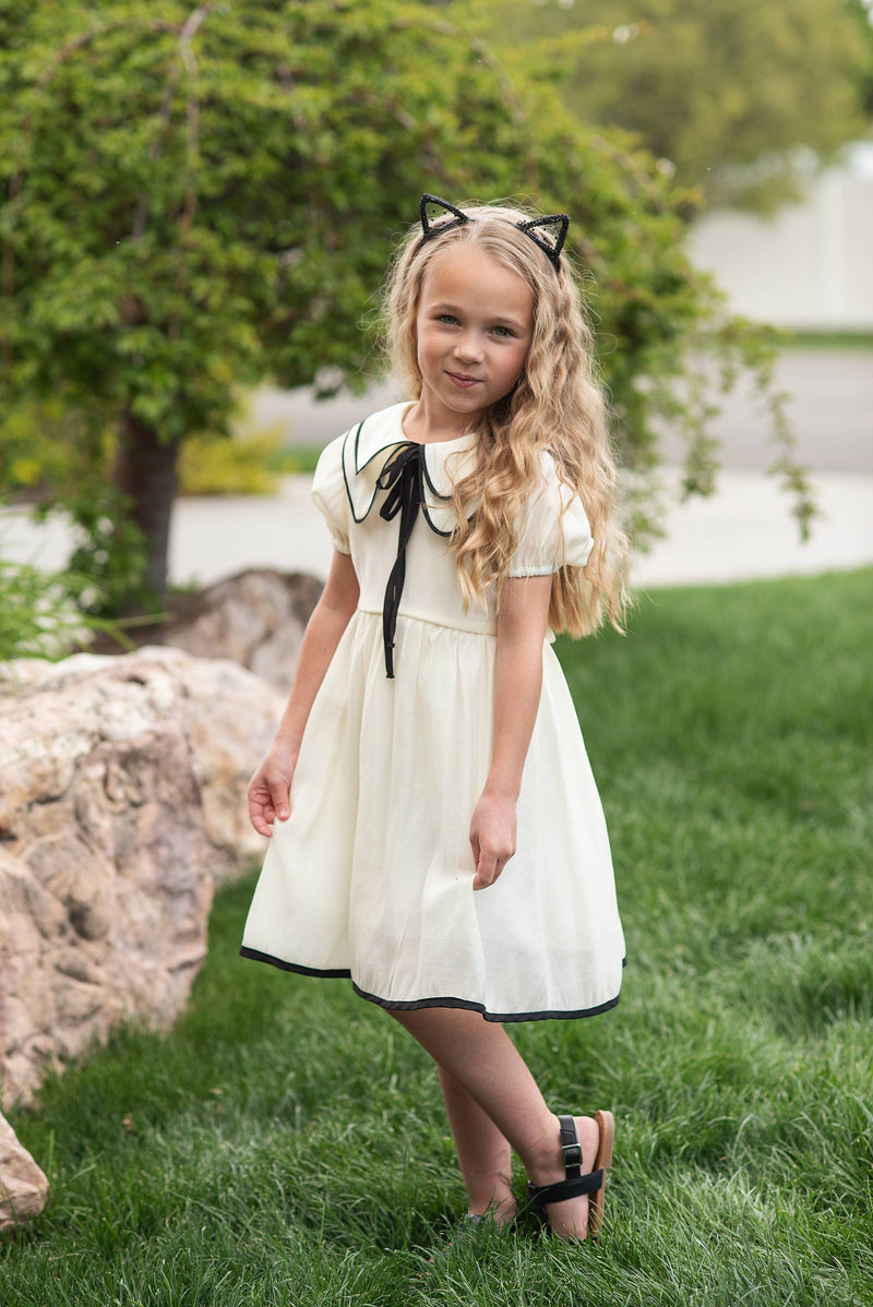 Kids Ivory & Black Ribbon Puff Sleeve Double Collar Dress : 3/4