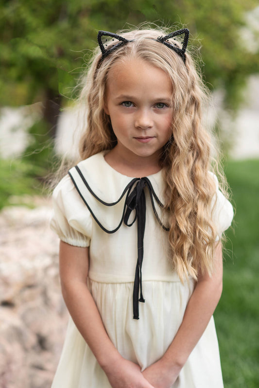 Kids Ivory & Black Ribbon Puff Sleeve Double Collar Dress : 3/4